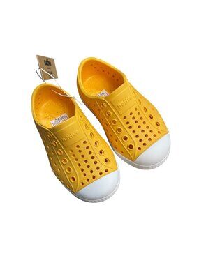 Native Jefferson Slip On Comfort Water Play Shoes Pollen Yellow Toddler size C6